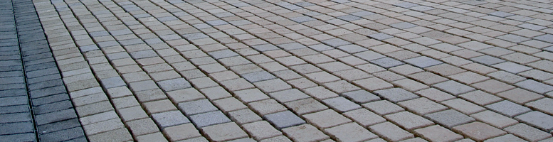 Pose de pavés en béton dans un métropole française